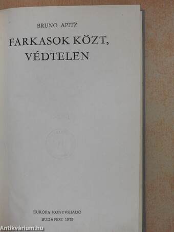 Farkasok közt, védtelen