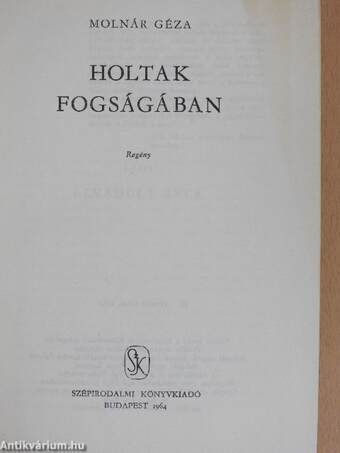 Holtak fogságában