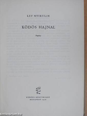 Ködös hajnal