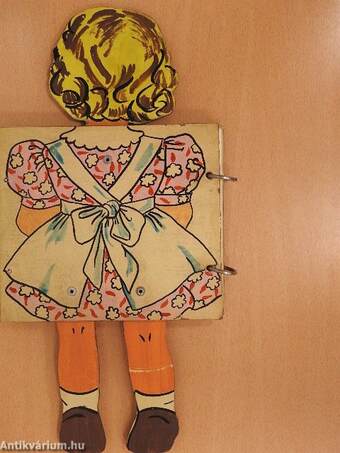 Panni (egyedi készítésű öltöztetőkönyv)