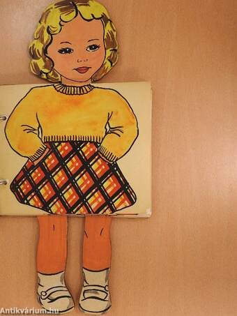 Panni (egyedi készítésű öltöztetőkönyv)