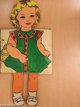 Panni (egyedi készítésű öltöztetőkönyv)