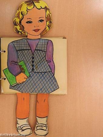 Panni (egyedi készítésű öltöztetőkönyv)