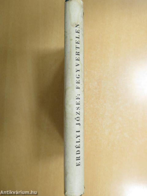 Fegyvertelen (Tiltólistás kötet)