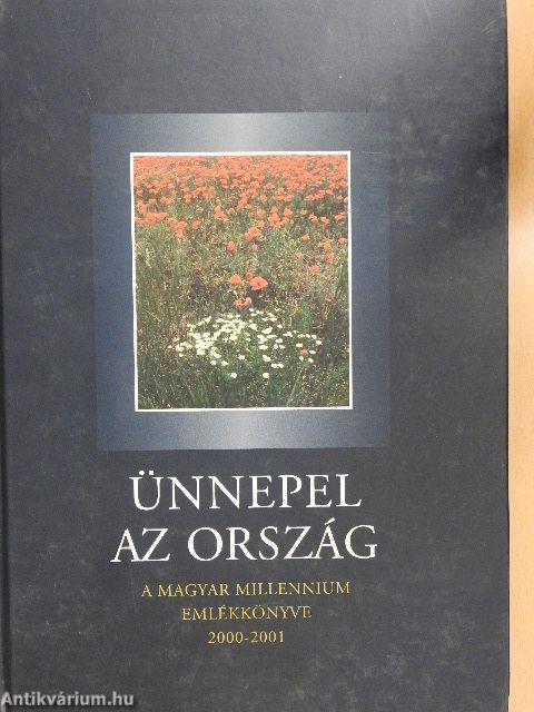 Ünnepel az ország