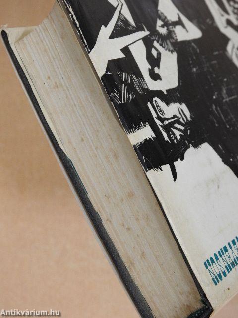 The Pavilion on the Links/The Strange Case of Dr. Jekyll and Mr. Hyde and Other Stories, Essays, Poems
