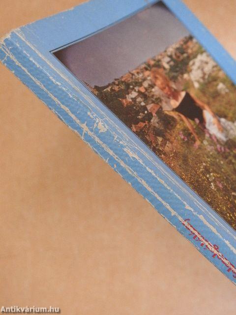 A szőke felszolgálólány