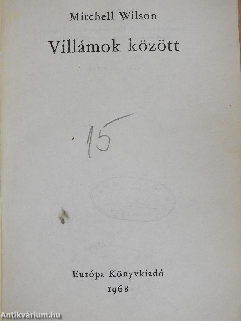 Villámok között