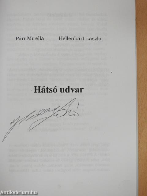 Hátsó udvar (aláírt példány)