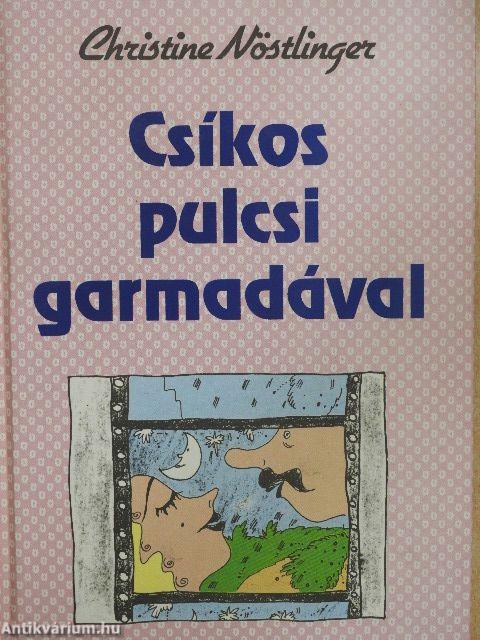 Csíkos pulcsi garmadával