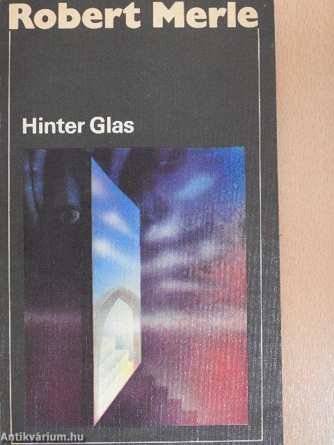 Hinter Glas