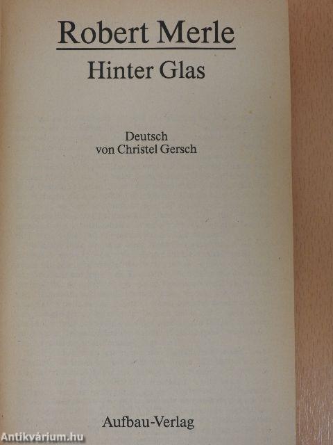 Hinter Glas