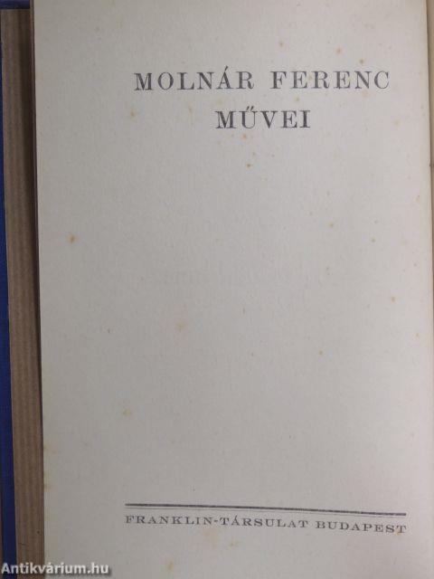 A fehér felhő/Uri divat/Farsang