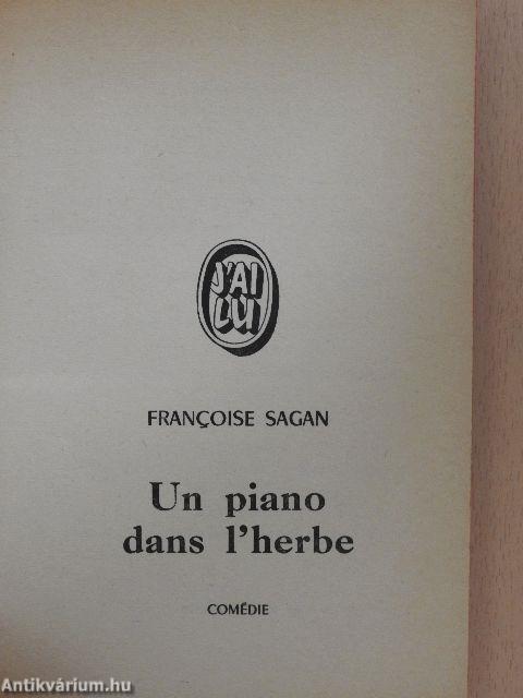 Un piano dans l'herbe