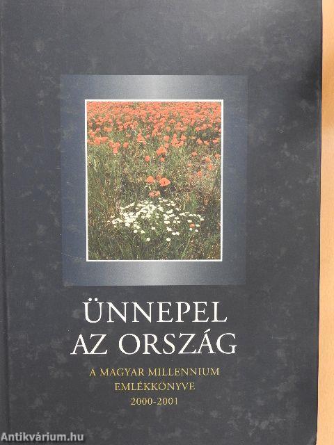 Ünnepel az ország