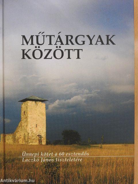 Műtárgyak között