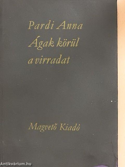 Ágak körül a virradat