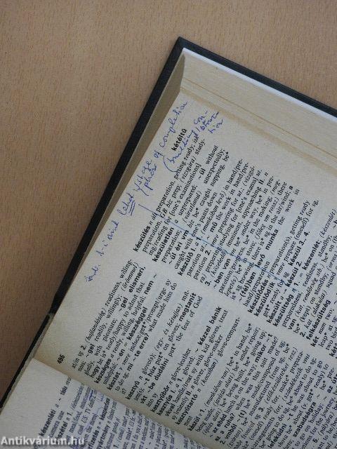 Magyar-angol kéziszótár