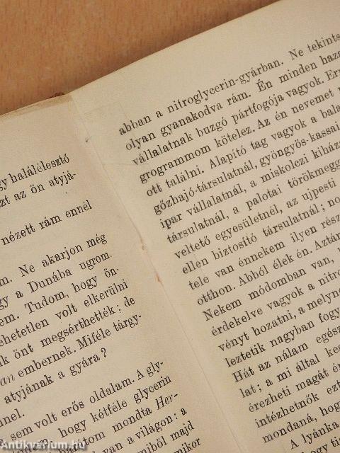 A debreczeni lunátikus/Egy ember, a ki mindent tud/Asszonyt kisér-Istent kisért