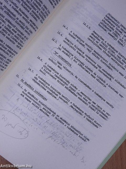 Elgondolások a Magyar Tudományos Akadémiáról szóló törvényre és a Magyar Tudományos Akadémia alapszabályaira