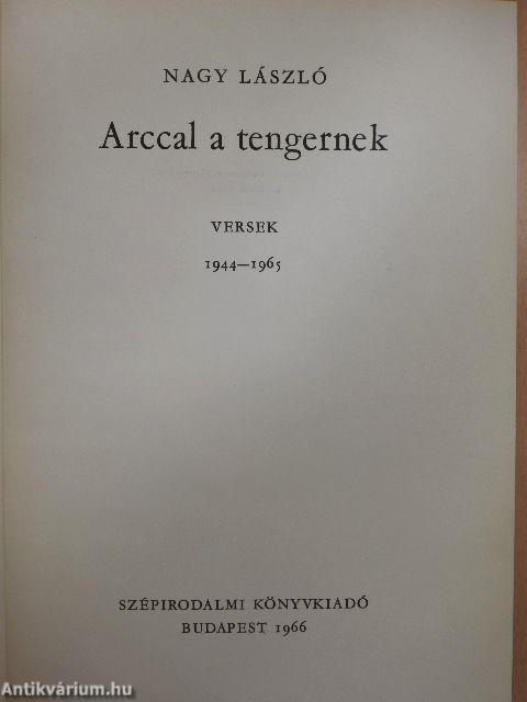 Arccal a tengernek