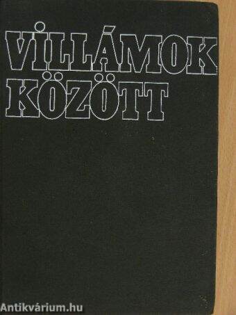 Villámok között