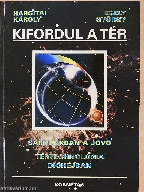 Kifordul a tér