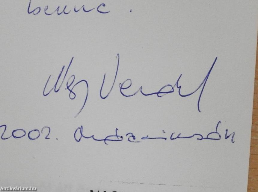 Lila Madonna (dedikált példány)