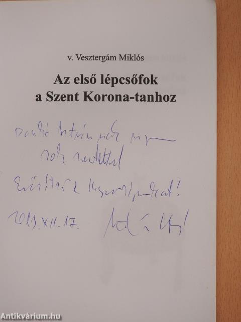 Az első lépcsőfok a Szent Korona-tanhoz (dedikált példány)