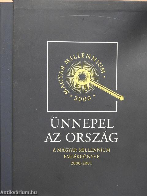 Ünnepel az ország