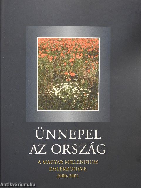 Ünnepel az ország