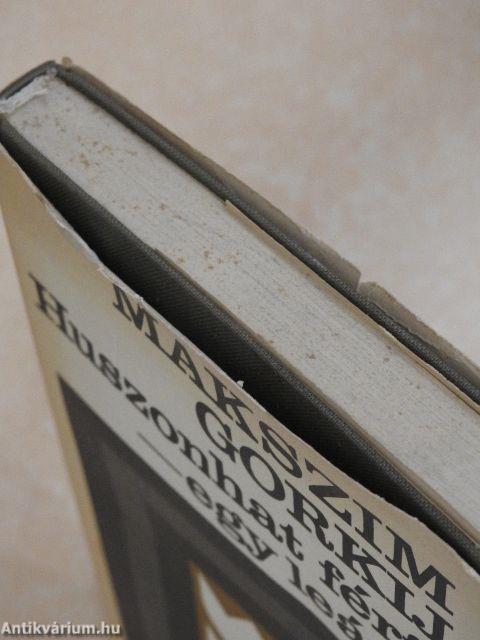 Huszonhat férfi - egy leány