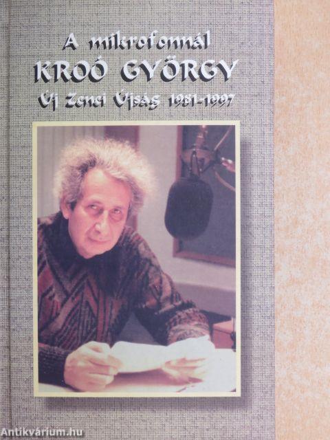 A mikrofonnál Kroó György - 2 db CD-vel