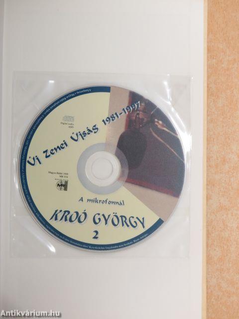 A mikrofonnál Kroó György - 2 db CD-vel