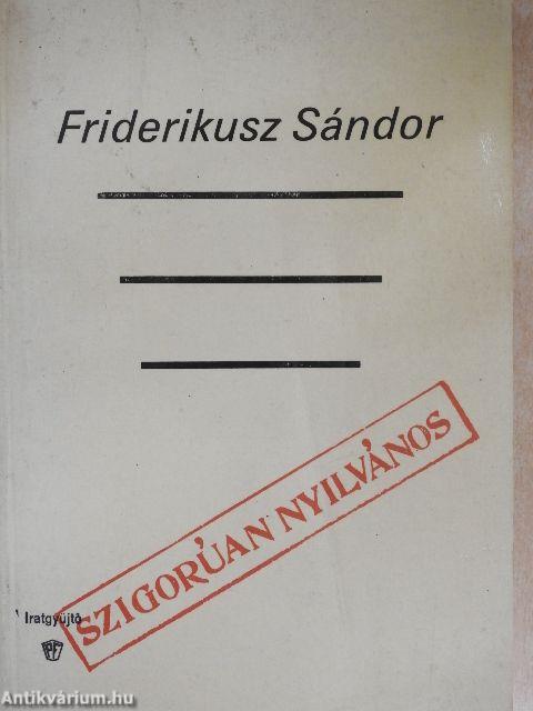 Szigorúan nyilvános