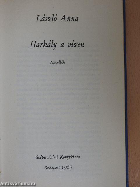 Harkály a vízen