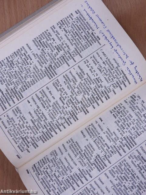 Magyar-angol kéziszótár