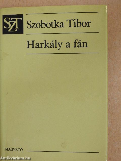 Harkály a fán