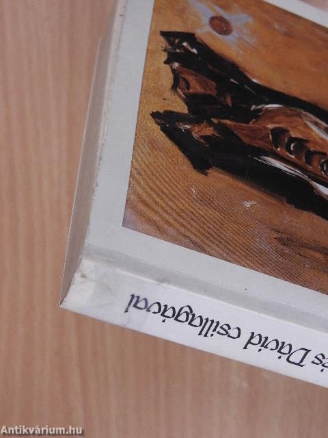 Megjelölve Krisztus keresztjével és Dávid csillagával