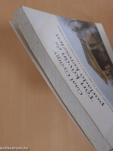 Tört kövön és porladó kereszten