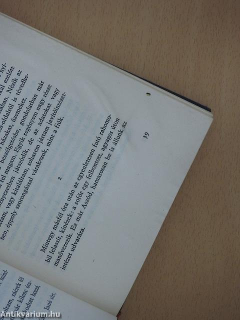 Tetovált kereszt (dedikált példány)