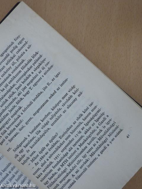 Tetovált kereszt (dedikált példány)