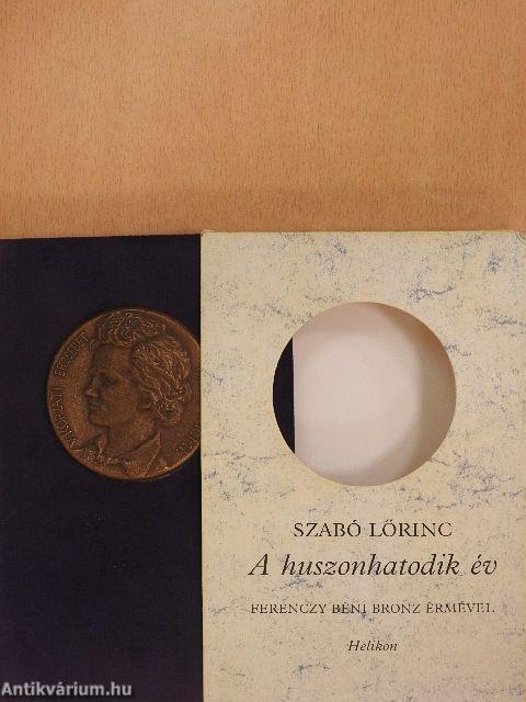 A huszonhatodik év - Plakettel