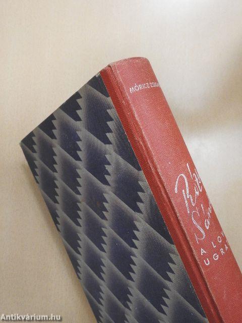 Rózsa Sándor a lovát ugratja