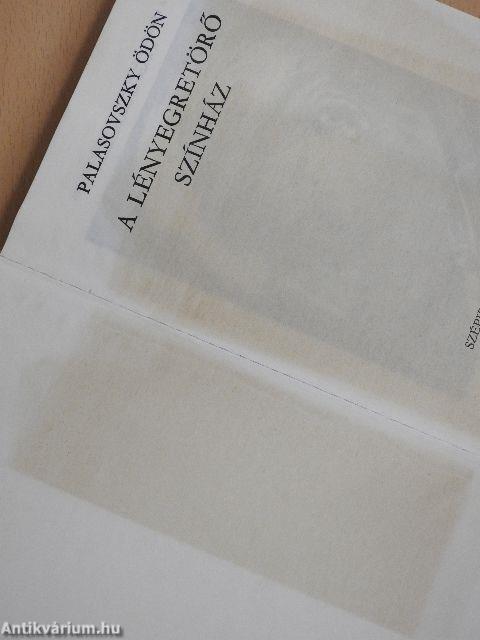 A lényegretörő színház