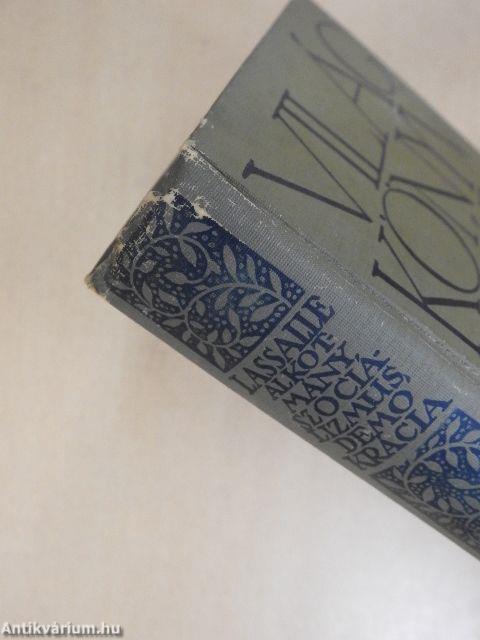 Alkotmány, szocializmus, demokrácia