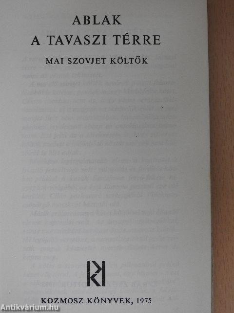 Ablak a tavaszi térre