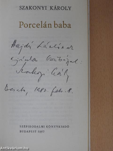 Porcelán baba (dedikált példány)