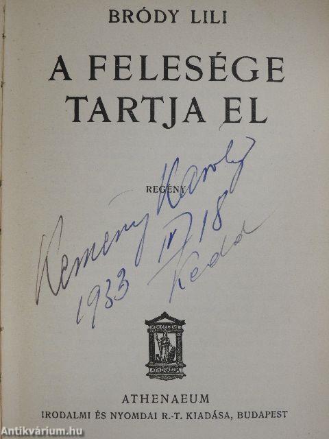 A felesége tartja el