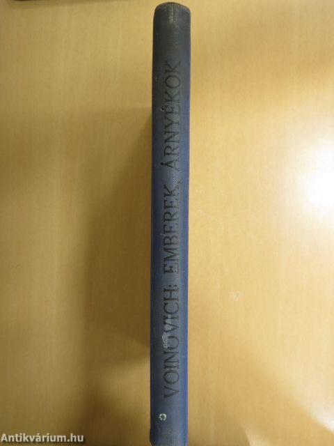 Emberek... árnyékok...